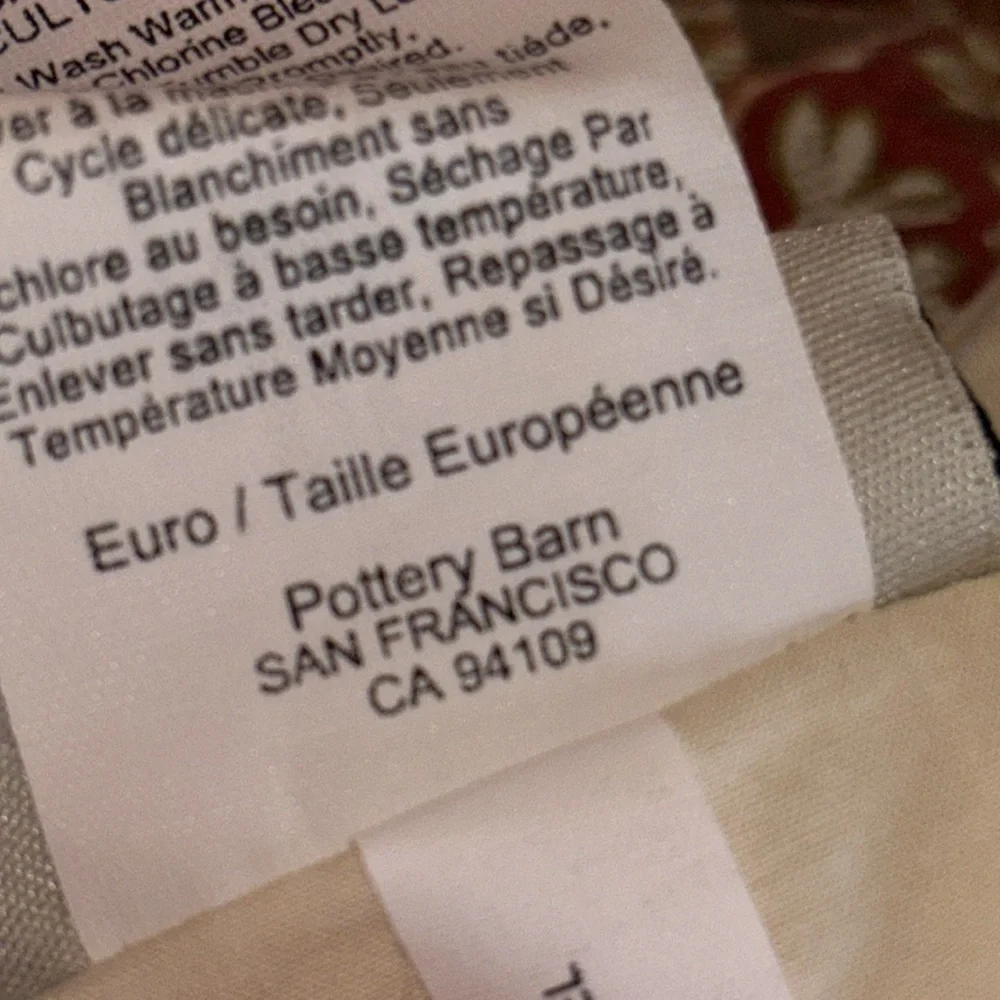 Pottery Barn FULL/QUEEN DUVET PAISLEY RED CREAM AND BLUE 2 Euro Shams